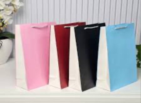 أكياس كرتون ملون